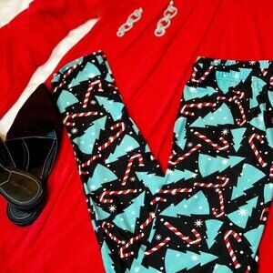 "Peppermint Forest" print, high rise, fitted leggings, with an elastic waistband